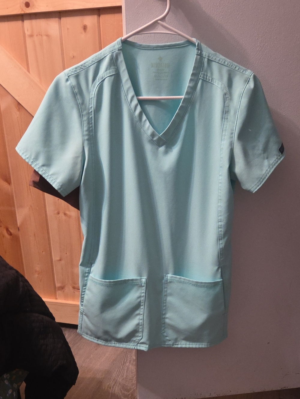 Medcouture 2 Pocket Women's Scrub Top